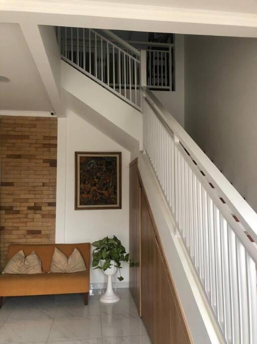 Schones Haus Private Pool & Netflix By Grorental باندونج المظهر الخارجي الصورة
