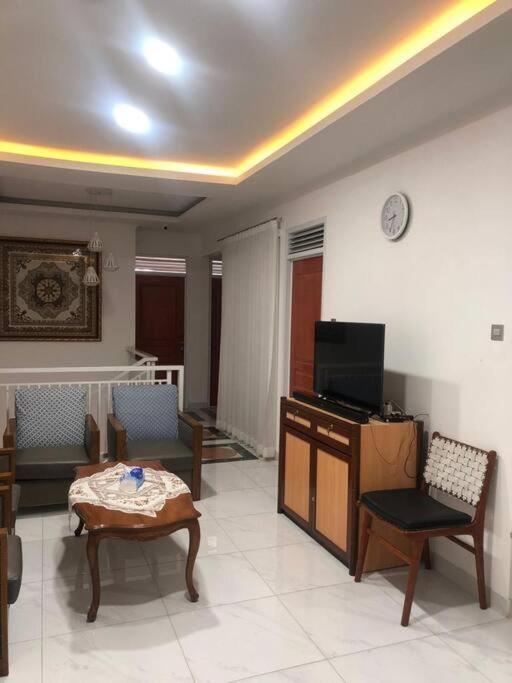 Schones Haus Private Pool & Netflix By Grorental باندونج المظهر الخارجي الصورة